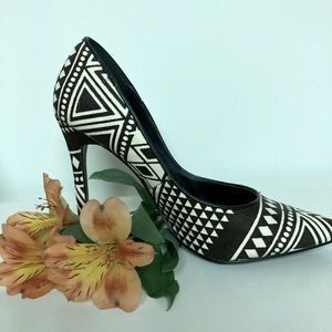 Kurt Geiger Geometric Calf Hair Pump size 7/Euro 38